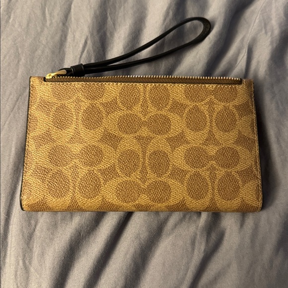 Coach Phone Wallet In Signature Canvas - Picture 5 of 7